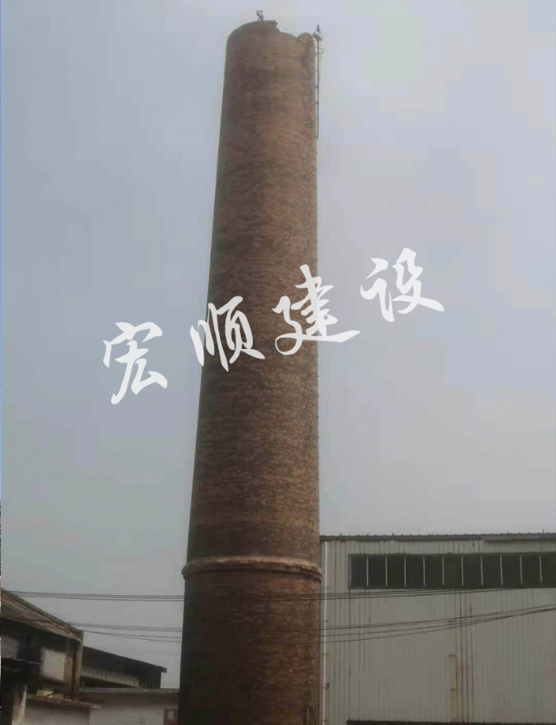 宏順建設(shè)承接的河南新鄉(xiāng)2個磚煙囪拆除工程竣工